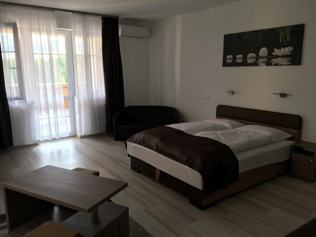 F&M Apartman إيغيرسولوك المظهر الخارجي الصورة